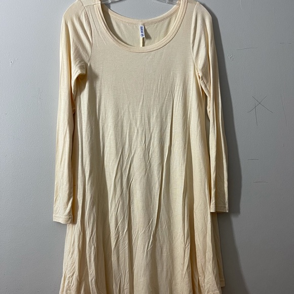 Cute flowy dress - Picture 1 of 2